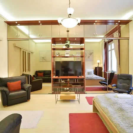 Ultra At Synagogue Apartament